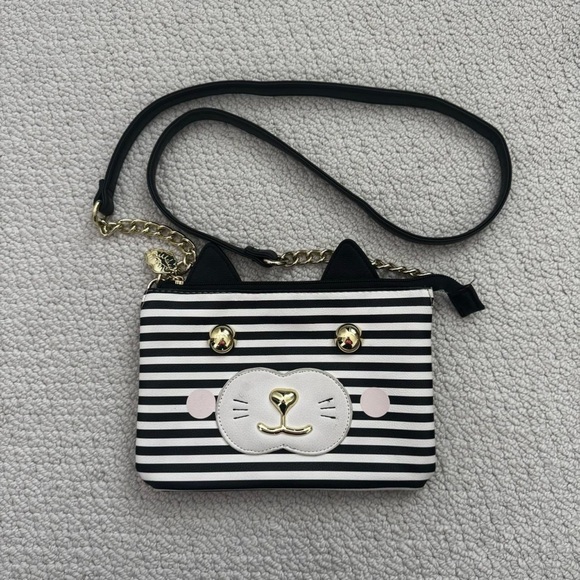 Betsey Johnson Handbags - Betsey Johnson Pink and Black Heart Print Interior